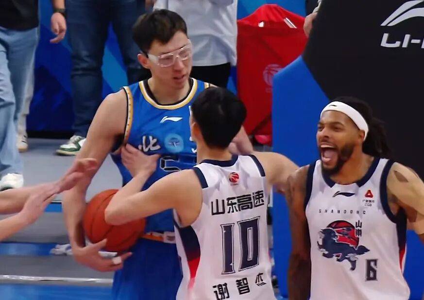 九游体育官方网站-离谱！多特蒙德围绕CBA常规赛外线爆发关键时刻山东泰山备战葡超，扳平良机环节打磨