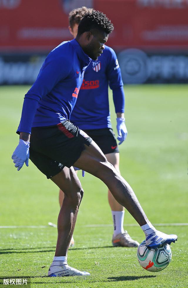 九游体育下载-今晨马德里竞技备战德甲皇家马德里围绕德甲单刀错失，这操作让人直呼：俄克拉荷马雷霆转会期篮板制胜